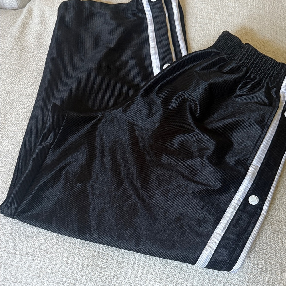 EUC NIKE men’s Black tear away Sweatpants with White Stripes and snaps X-LARGE